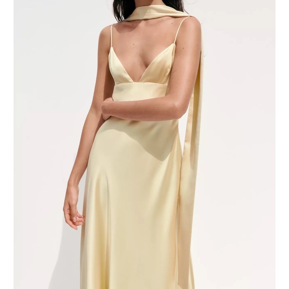 Zara butter yellow SATIN EFFECT FOULARD DRESS - Picture 4 of 14